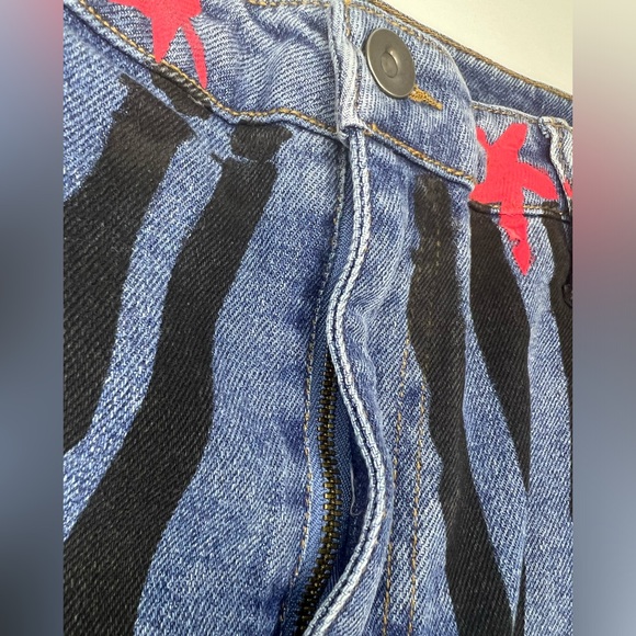 Her Universe DC Comics Birds of Prey Harley Quinn Denim Stars&Stripes Shorts 15 - Picture 7 of 14